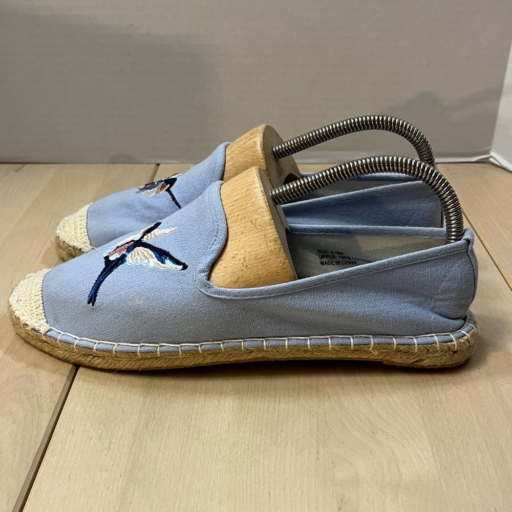 Coldwater Creek Light Blue w/ Embroidered Hummingbird Espadrilles Women’s 8.5 - Picture 4 of 16